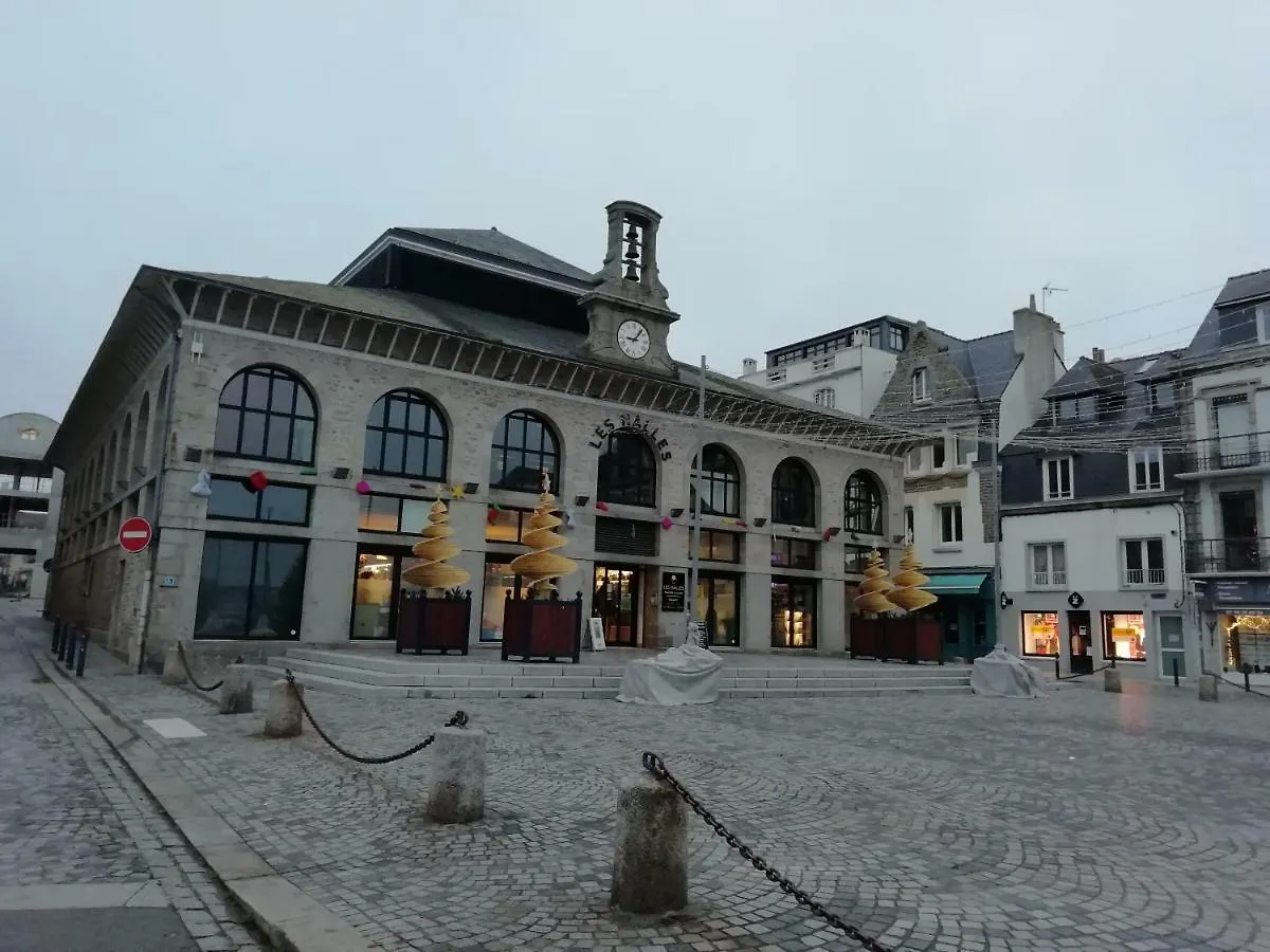 les roches du Cabellou 150M de la mer Concarneau 0*,  France